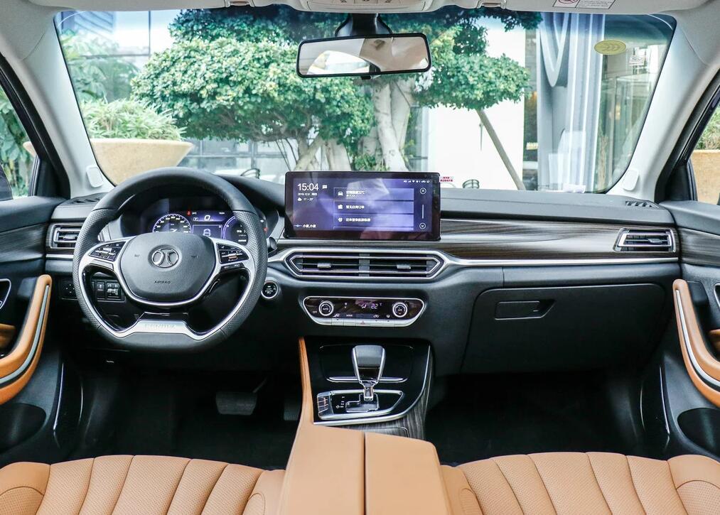 内饰的设计感很不错,用料诚意十足,做工满意.