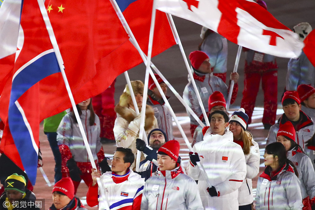 2018平昌冬奥会闭幕式:中国代表团入场 韩聪/隋文静托举吸睛