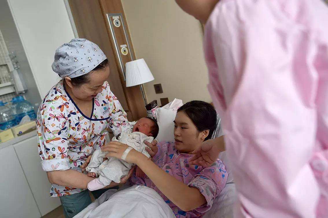 "我想上厕所",产妇刚生完孩子,医生听到这句话慌了神