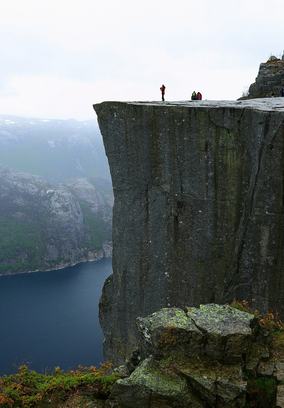 挪威峡湾,勇敢攀登悬崖绝壁布道石,全球最壮丽的自然景观的首位