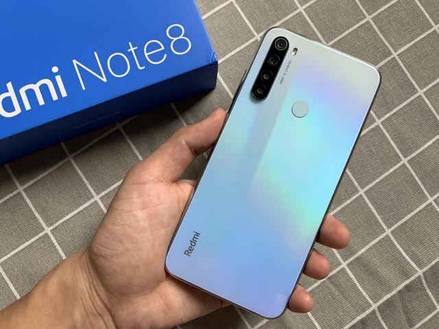 redmi note8提前开箱图赏!双面玻璃的质感让它不像一款千元机