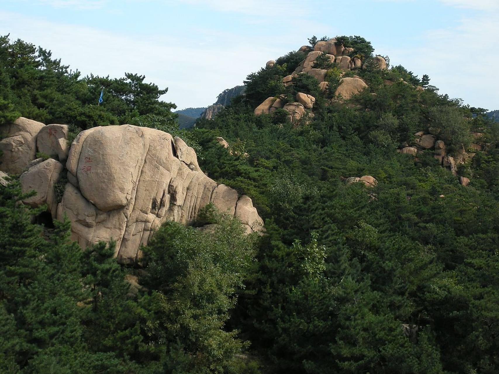 嵖岈山风景区,位于河南省驻马店市遂平县,是国家5a级旅游景区,国家