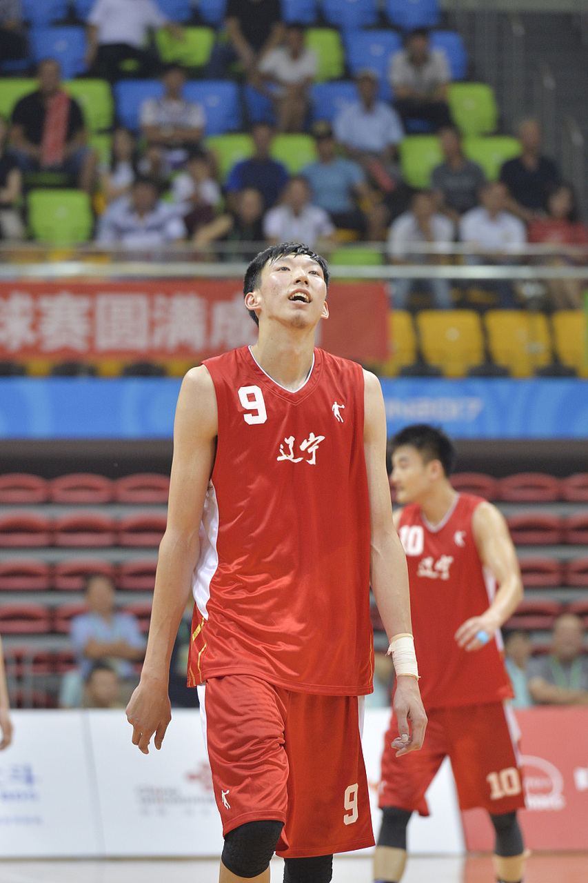 周琦更新个人微博发文祝贺辽宁道:"祝贺卫冕!哈哈哈哈哈 !