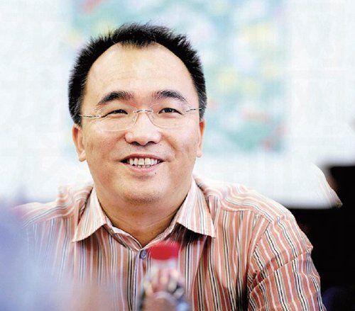 他拿500块工资,仍被领导认为不值,却靠写刘德华翻身成湖北首富