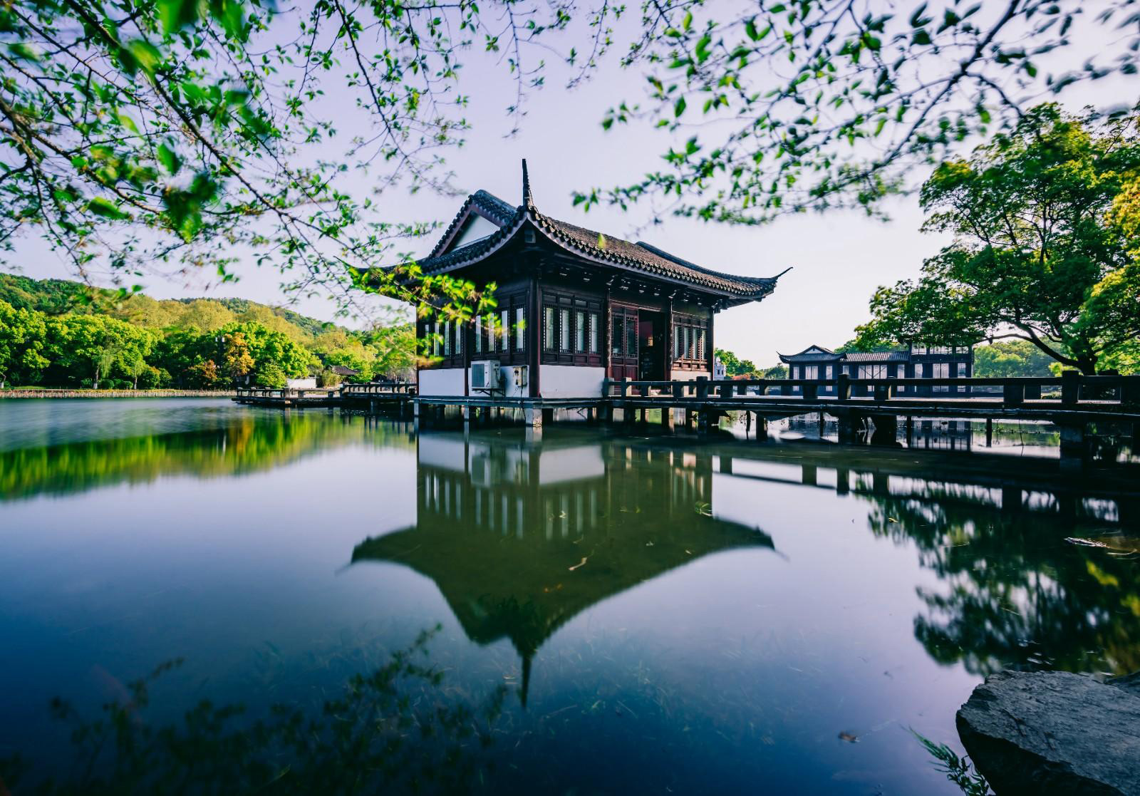 风光摄影:春色绿西湖