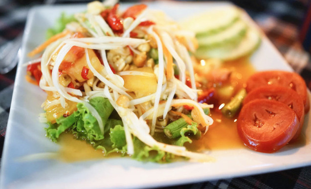 去泰国旅游,怎么能少了这些美食!凉拌青木瓜丝.