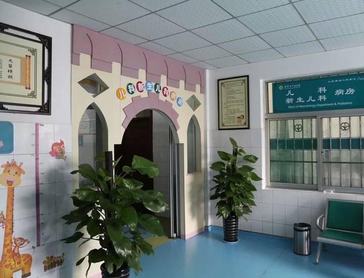 新泰市中医医院儿科:中秋送月饼 和谐医患情