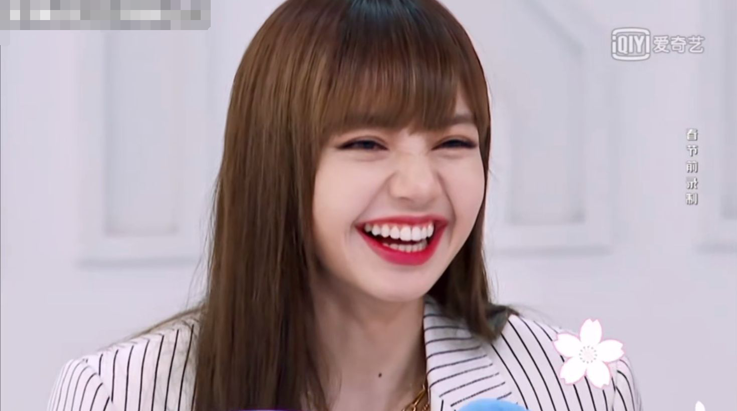 lisa颜值遭质疑,离开韩式滤镜后,节目实录嘴巴引发争议