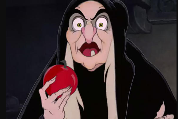 老巫婆拿苹果图片图片