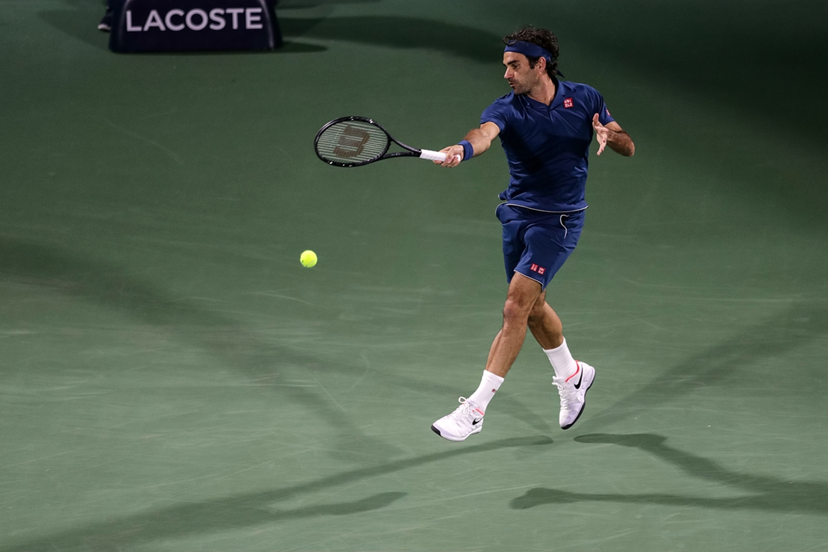 网球——迪拜赛:费德勒晋级八强