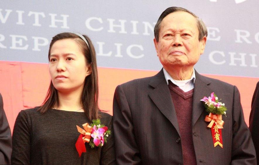 杨振宁96岁,温帆的父亲74岁,见面怎么互相称呼?终于知道了答案