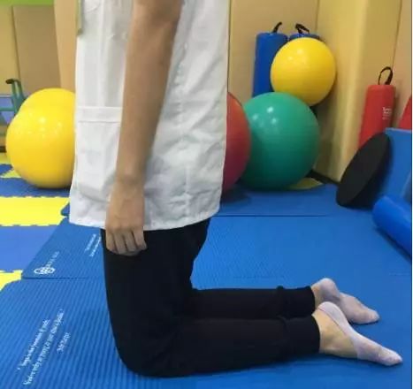 什么是膝反张?如何进行家庭康复训练?