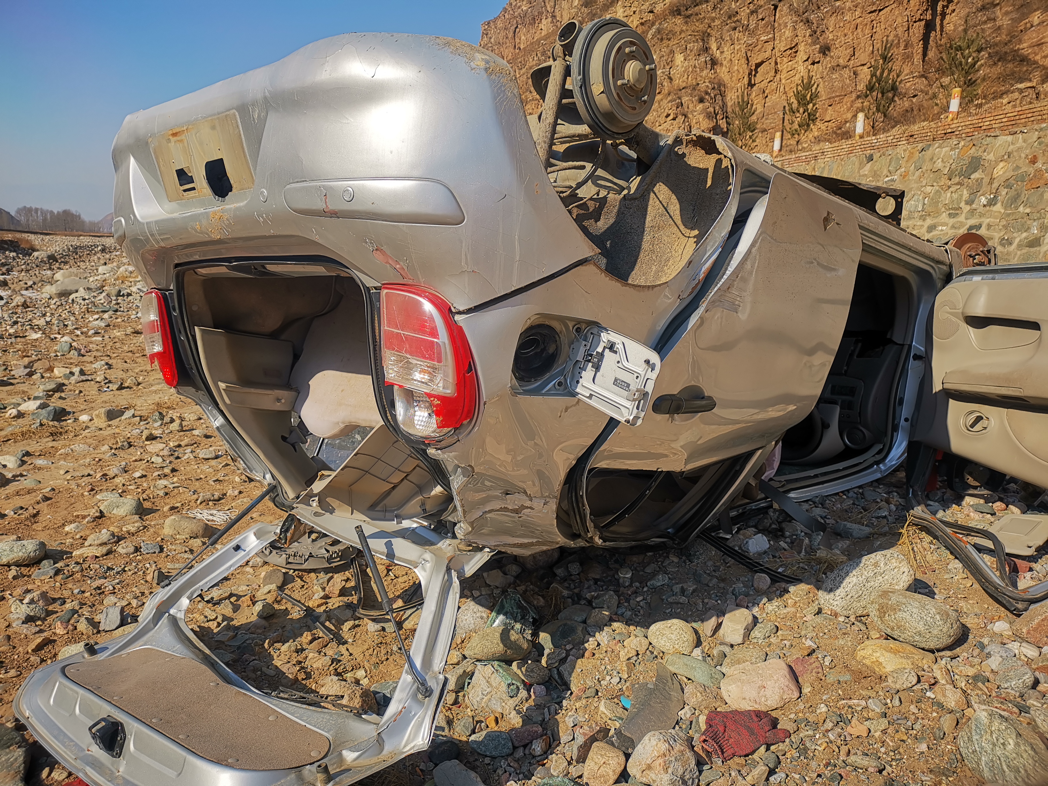 自驾前往五台山景区的208省道边上看到的玛驰残骸,发生了什么!