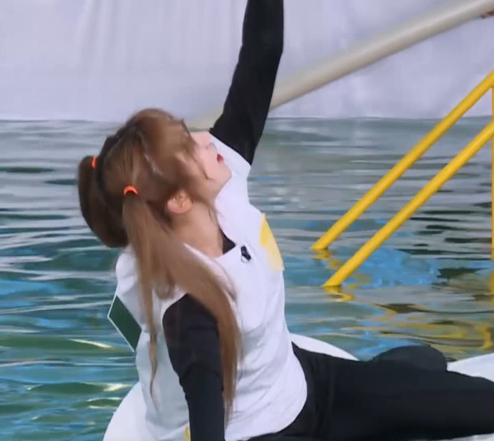 奔跑吧"穿帮"镜头,宋雨琦落水和上岸后的头发,节目组没发现吗