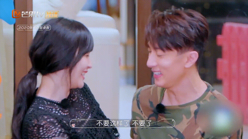 《婚前21天》林丽吟蒙眼给吴尊涂口红,吴尊撅嘴对老婆