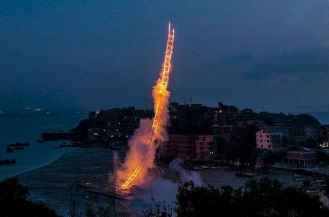 震撼到世界的"天梯烟花"!项目研发者等了21年,终实现