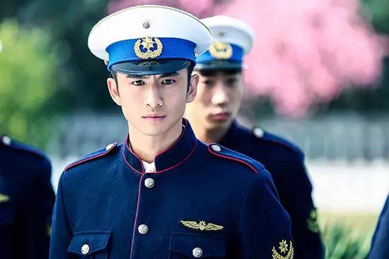 张云龙壕掷2百万追郑爽,郑爽的回应令人大笑!