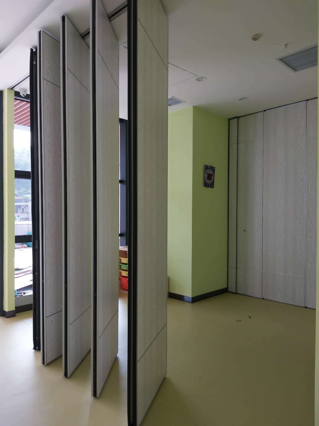 赛勒尔隔断折叠墙案例图