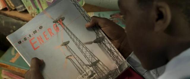 《驭风少年》:14岁非洲男孩,用一本书,一双手,走出新人生!