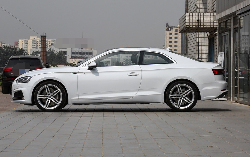 高端大气的奥迪a5双门coupe 40 tfsi 时尚型
