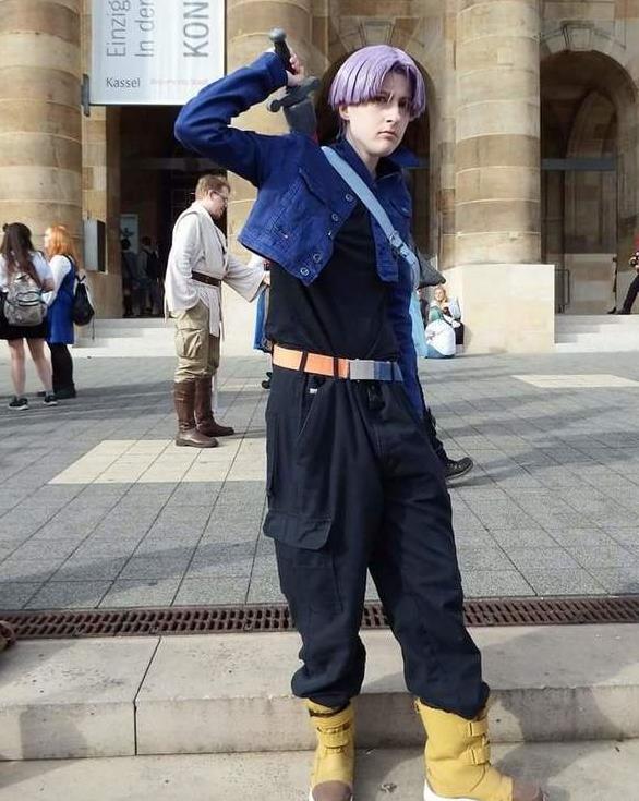 图为特兰克斯.龙珠cos,网友:琪琪这战斗力,看起来比悟空的要强很多啊!