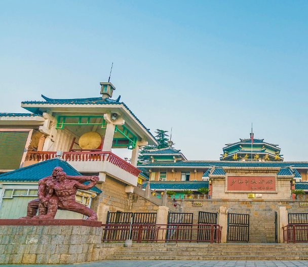 少林寺武术馆,位于嵩山少林寺,是少林功夫表演的场地