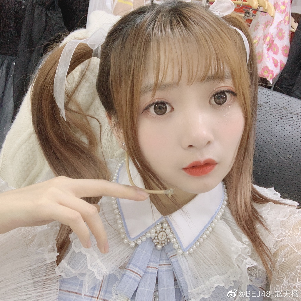 偶像美少女歌手赵天杨迷人写真美照欣赏