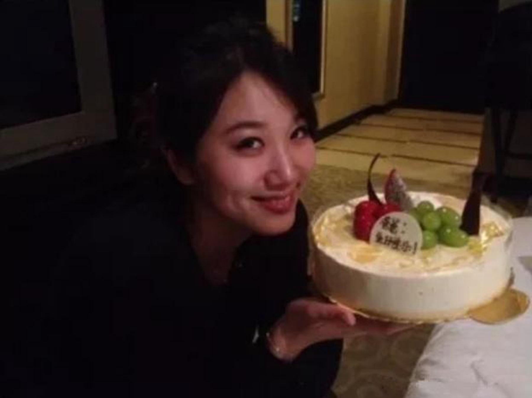 前男篮主帅王非近况:面容已苍老,妻子却年轻如少女,女儿长相美