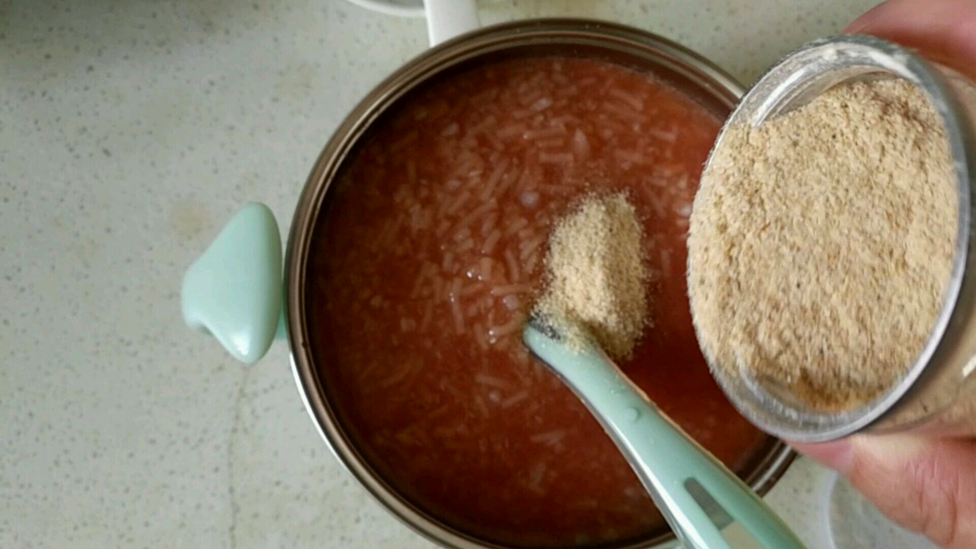 八个月宝宝辅食做法,龙利鱼宝宝第一口荤食,搭配西红柿香菇煮面