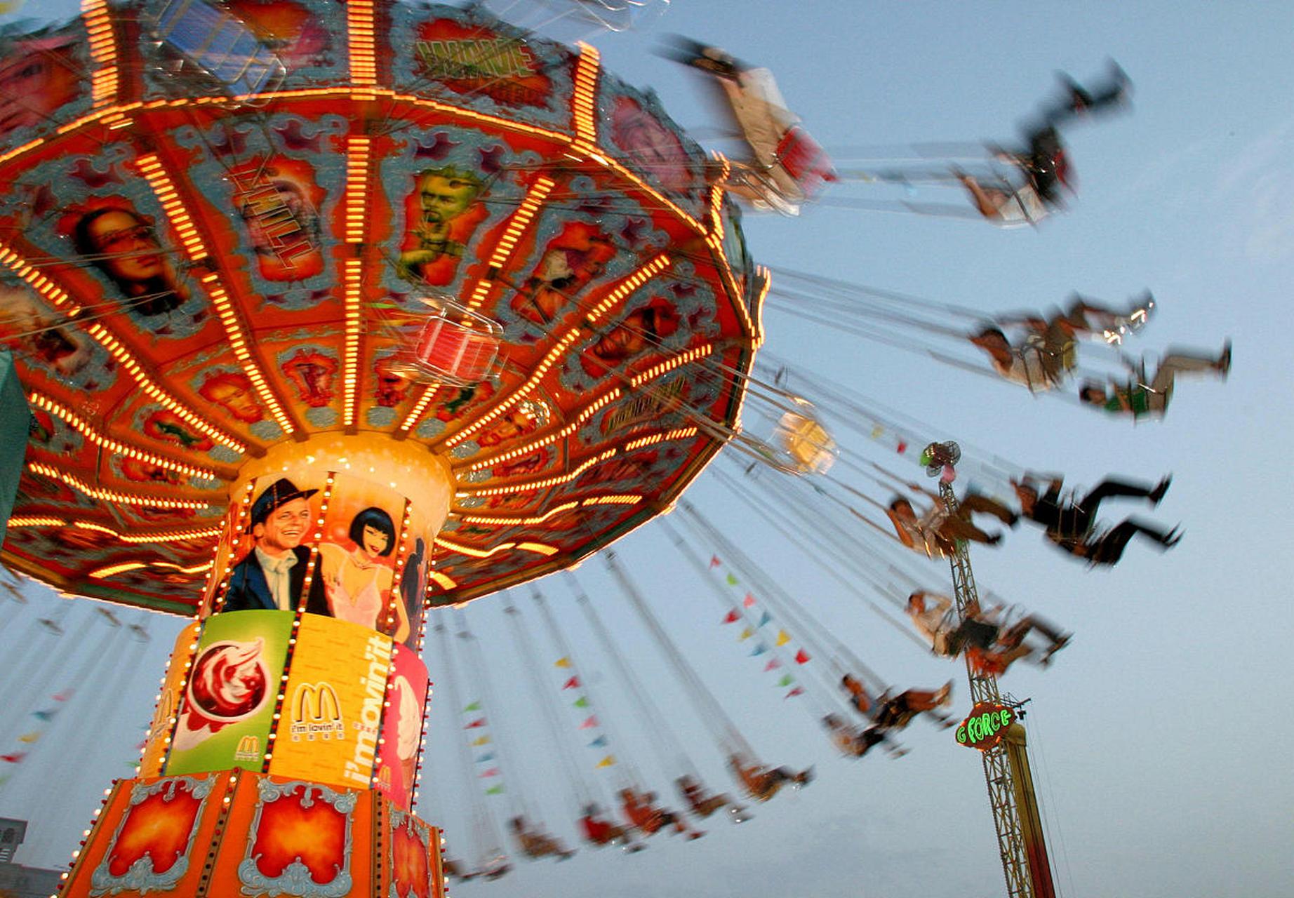 横店影视城梦幻谷,热门旅游胜地!游乐设施丰富,表演精彩纷呈.