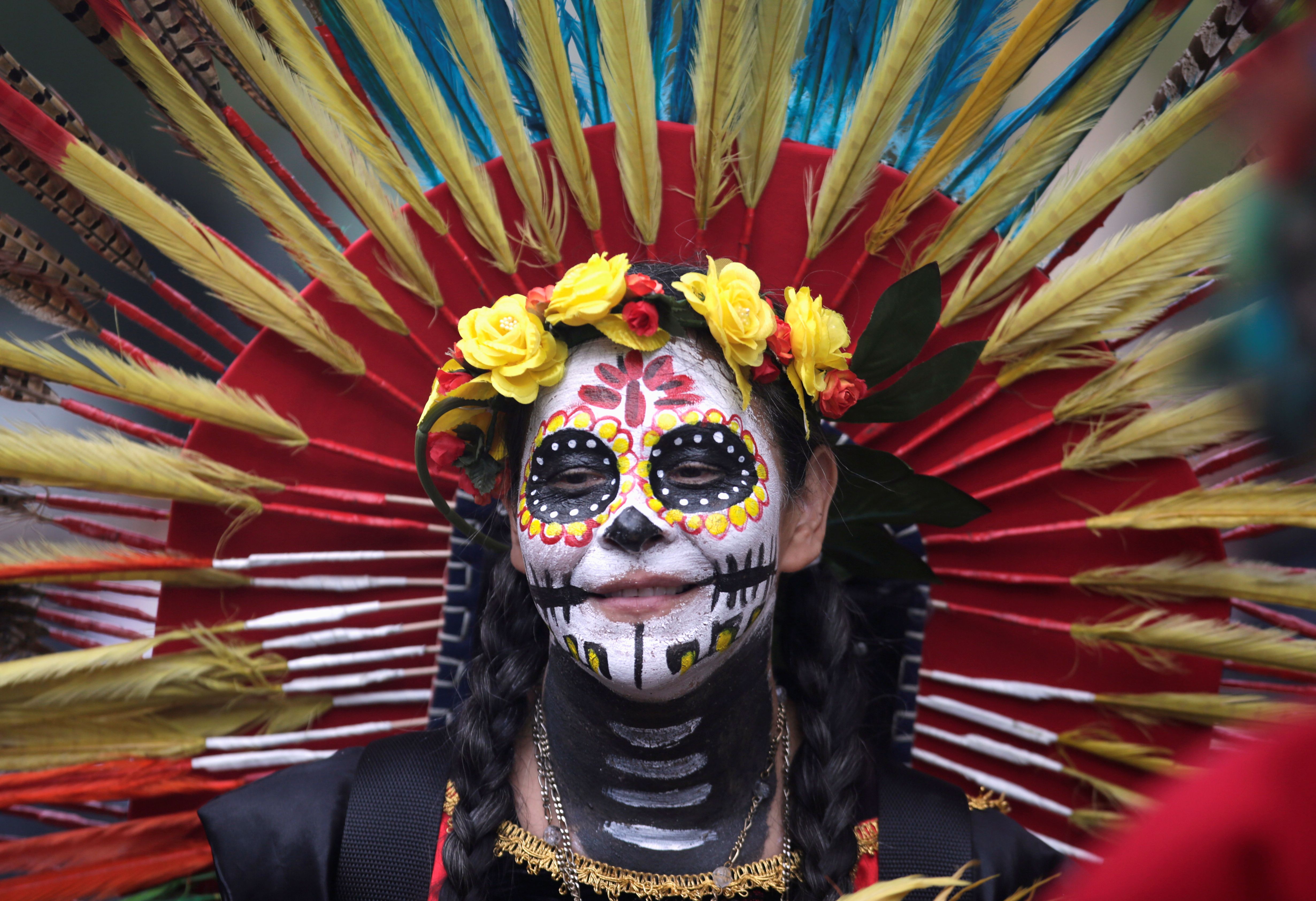 墨西哥各地举办游行 迎接亡灵节(2)