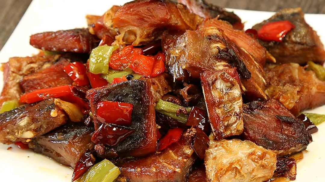 湖北特色“阳干鱼”的做法,风味独特,鱼肉紧实,吃一口就忘不了