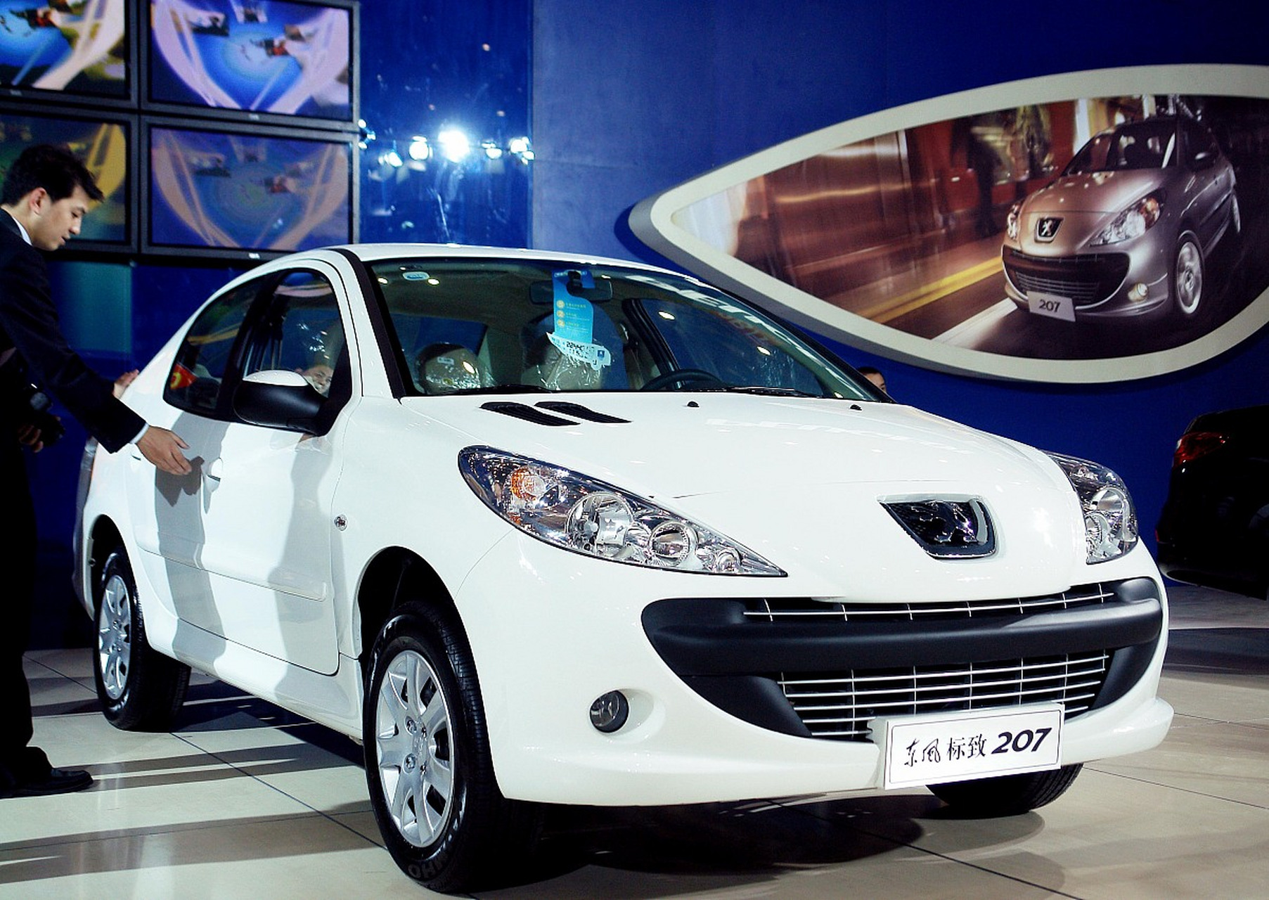 标致408烧机油是什么问题导致的要怎么解决  18款标致408烧机油,排量