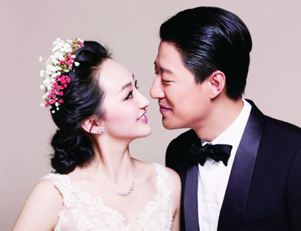 出道21年的于震,被称"抗战专业户",却因抗战剧娶小13岁娇妻!