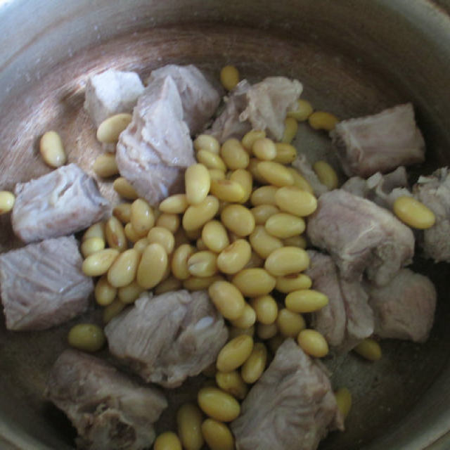 黄豆排骨汤的做法(黄豆排骨汤的做法大全)