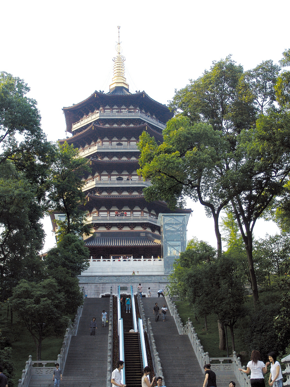 雷峰塔内干白素贞图片