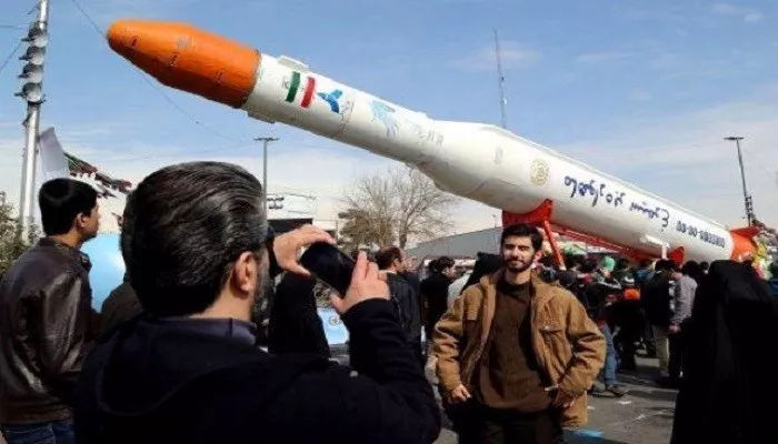 伊朗卫星发射失败,调查发现一名高层间谍,一把手枪暴露身份
