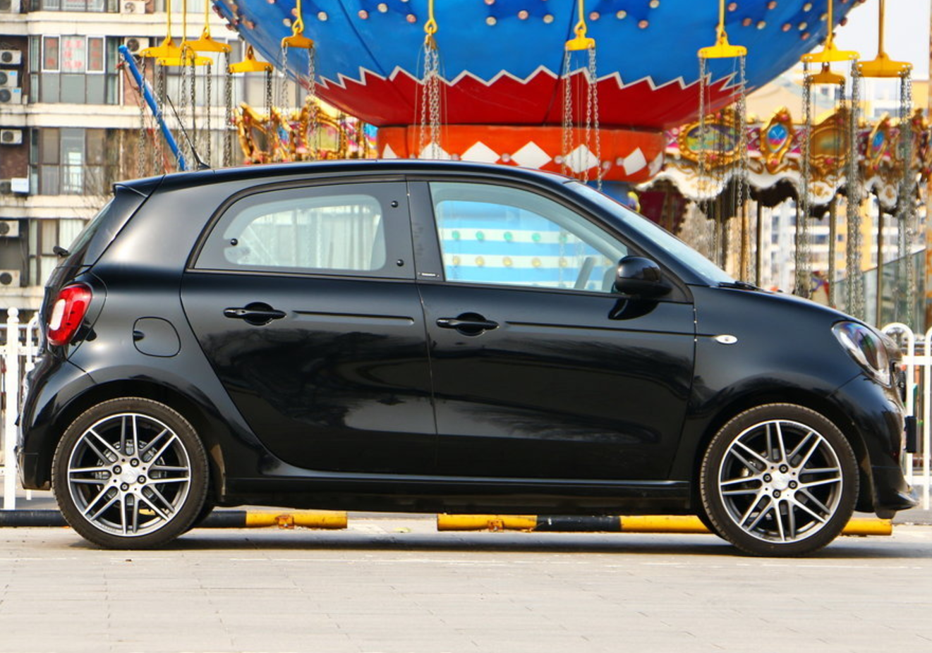 巴博斯smart forfour,外观设计大气,给人的感觉非常的耐看