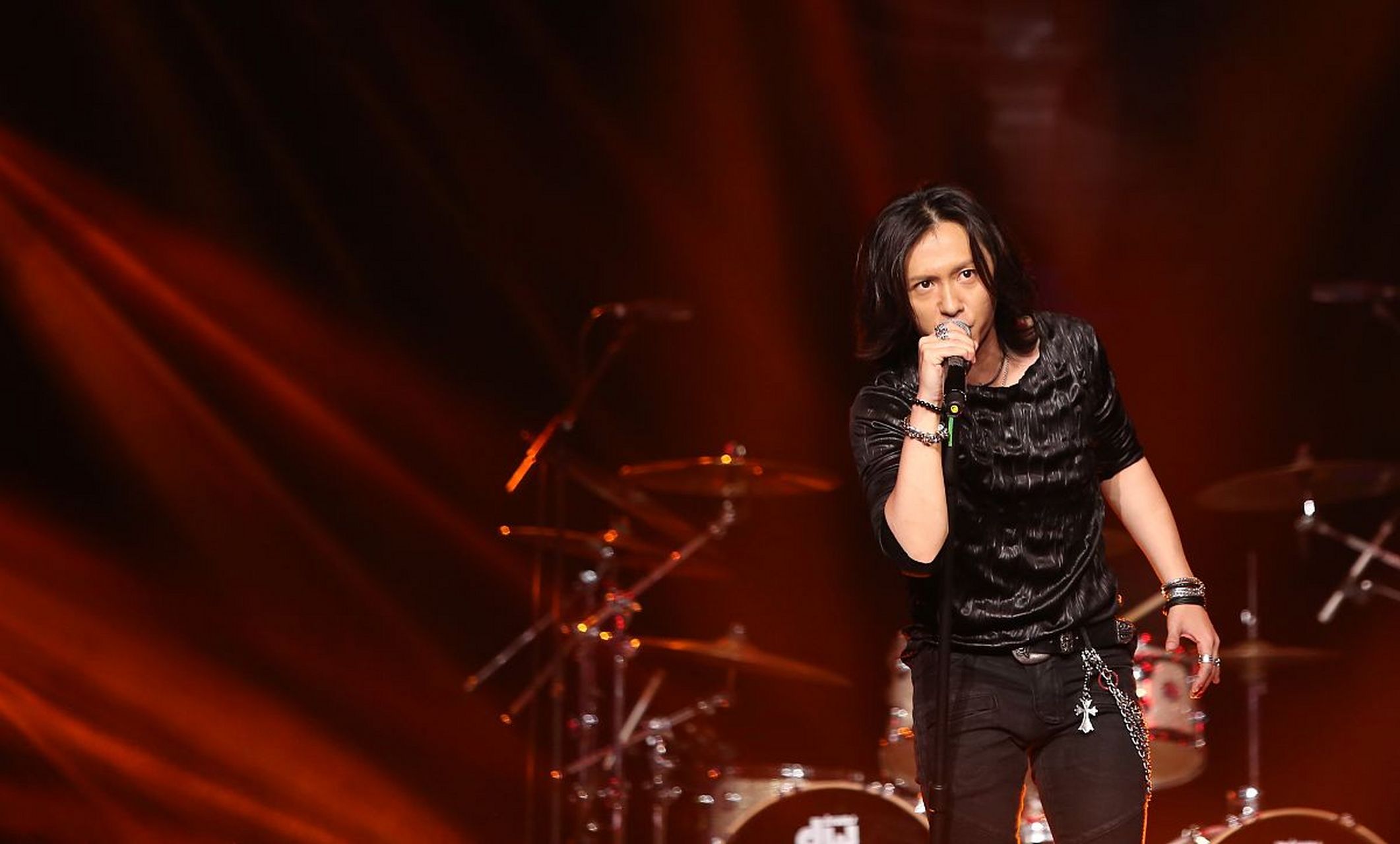 黑豹乐队又要换新主唱了,评论区很多都说窦唯养活了黑豹30年,大家怎么