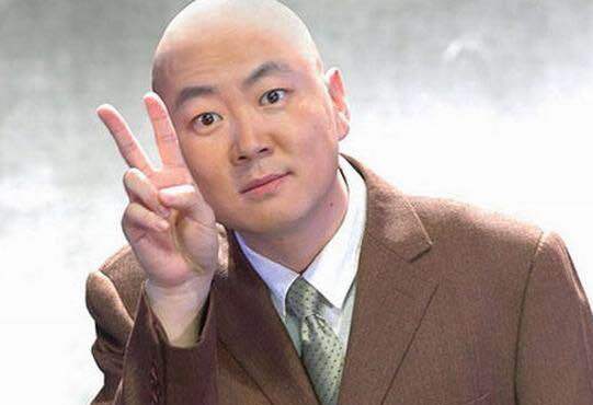 炎炎夏日,暖男先生郭冬临首场直播热情升温!迎来无数粉丝欢呼
