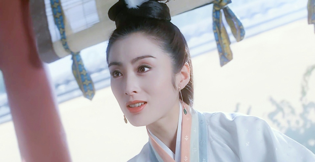 她是帅气逼人的郡主,也是仙气满满的赵敏,旧时光中美丽的张敏