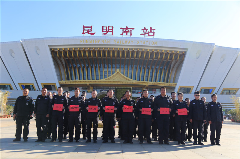 过年不回家的人:你的归途 他们的坚守——守护高铁站的基层民警