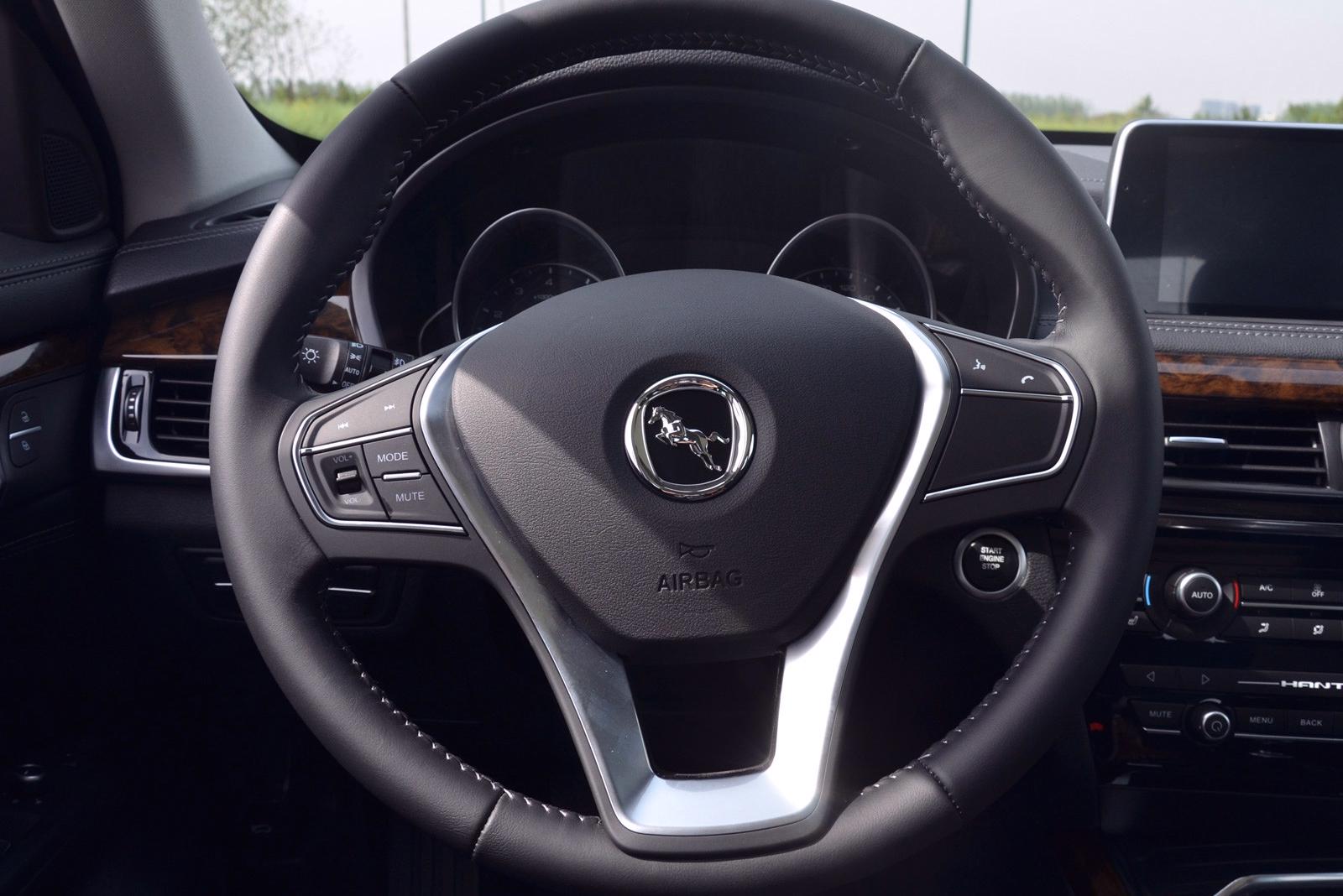 汉腾x7符合年轻人的审美,极具现代感,看外形就能看出实用性高