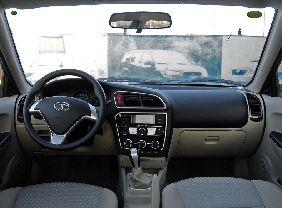 v3菱悦内饰方面,多功能方向盘,手自一体挂档杆更加增添了驾驶乐趣