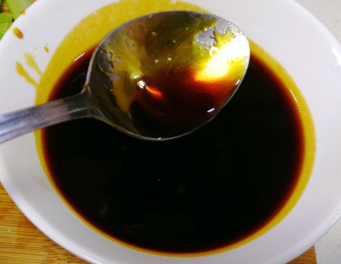 炒糖色火候很重要,牢记3点,糖色不发苦不粘锅,颜色更红亮