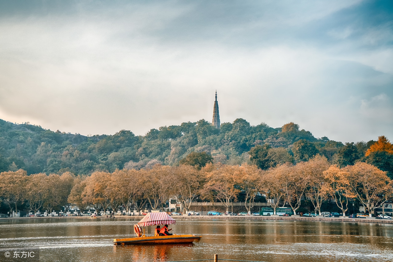 杭州西湖保俶塔:传说与杭帮菜"宋嫂鱼羹"有关的宝塔