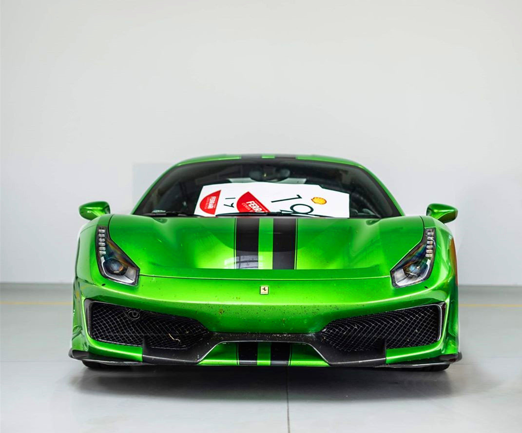 绿色法拉利488 pista,这颜色真漂亮!