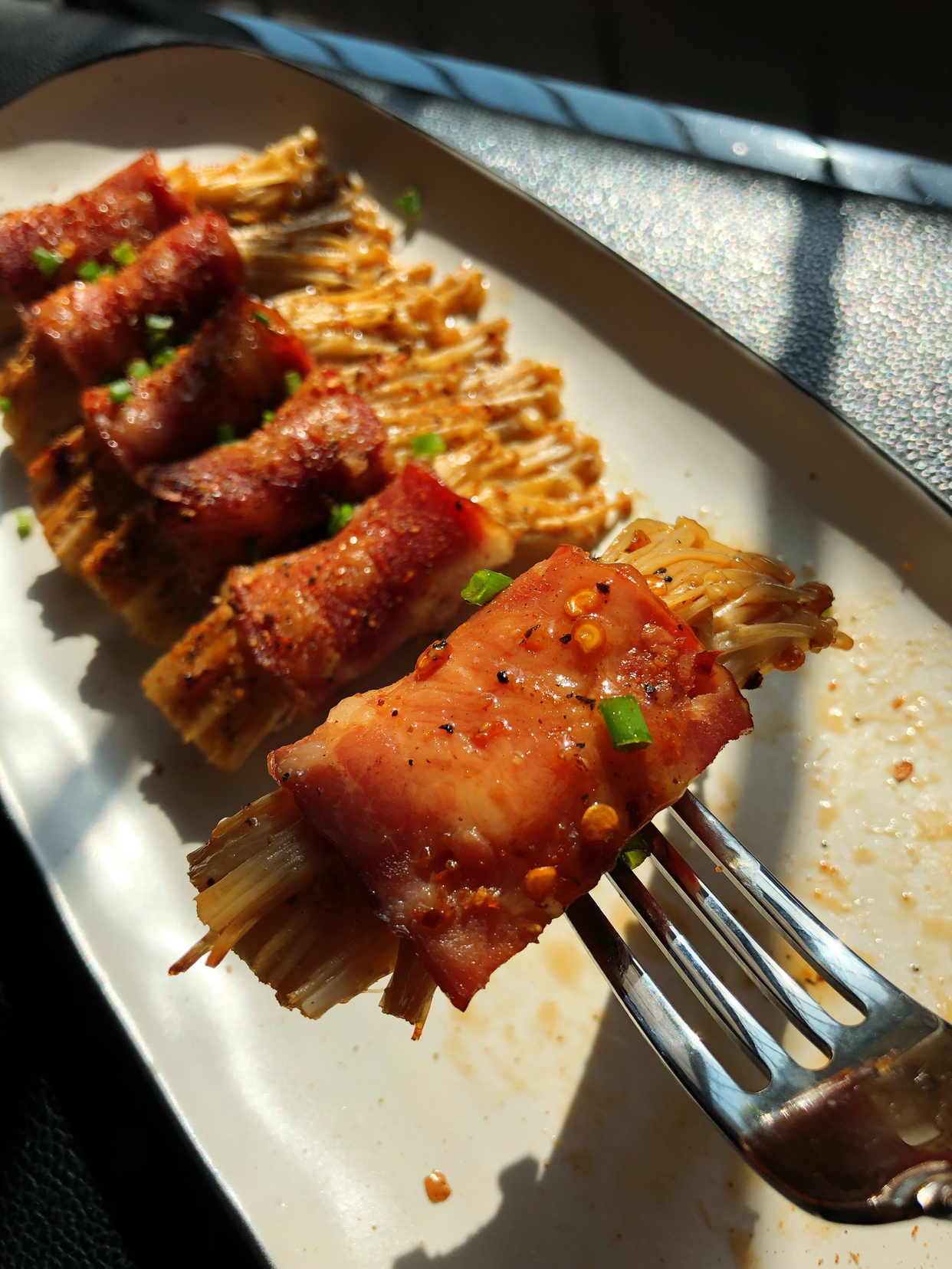 这样的金针菇培根卷我可以吃一盘,再配一碗米饭,简直是绝配!