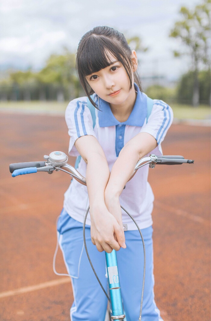 放学后骑单车的女同学,空气里都漂浮着爱的味道