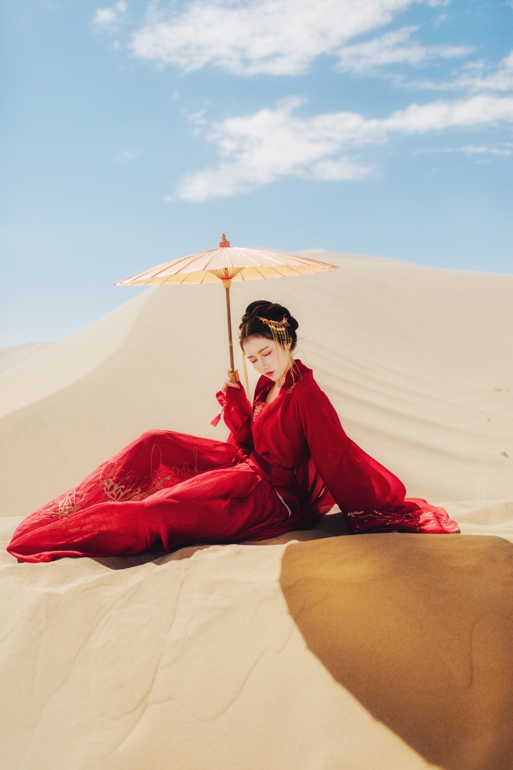 汉服古风:大漠红颜,穿越千年的伤痛,只为求一个结果